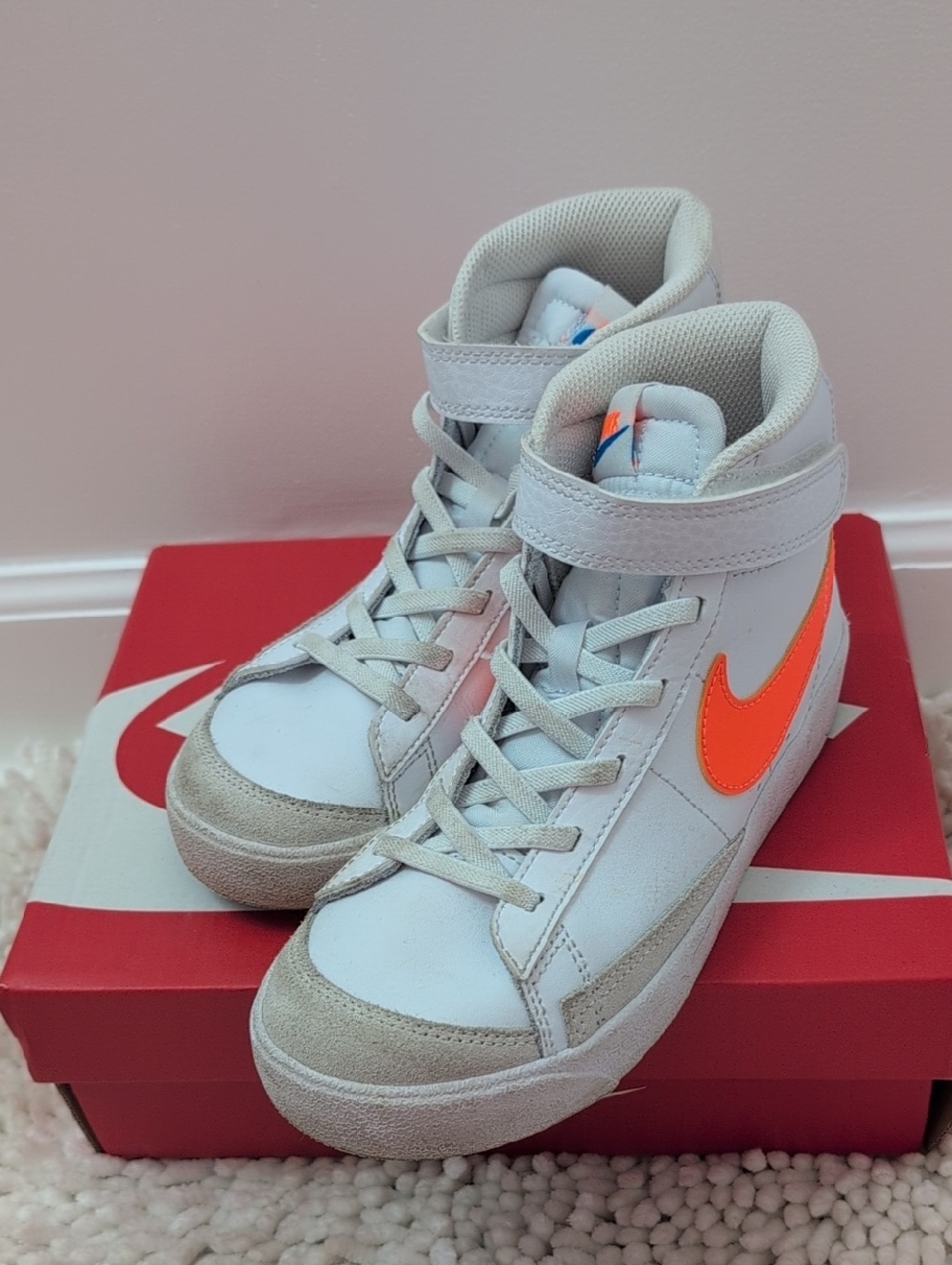 Nike Nike Blazer Mid '77Younger Kids' White High-Top Sneakers with Orange Swoosh